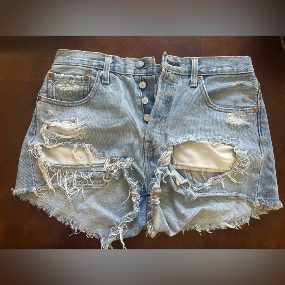 LEVI 501 RIPPED SHORTS